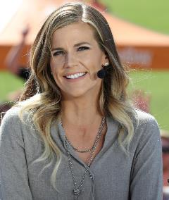 6 Questions with Samantha Ponder